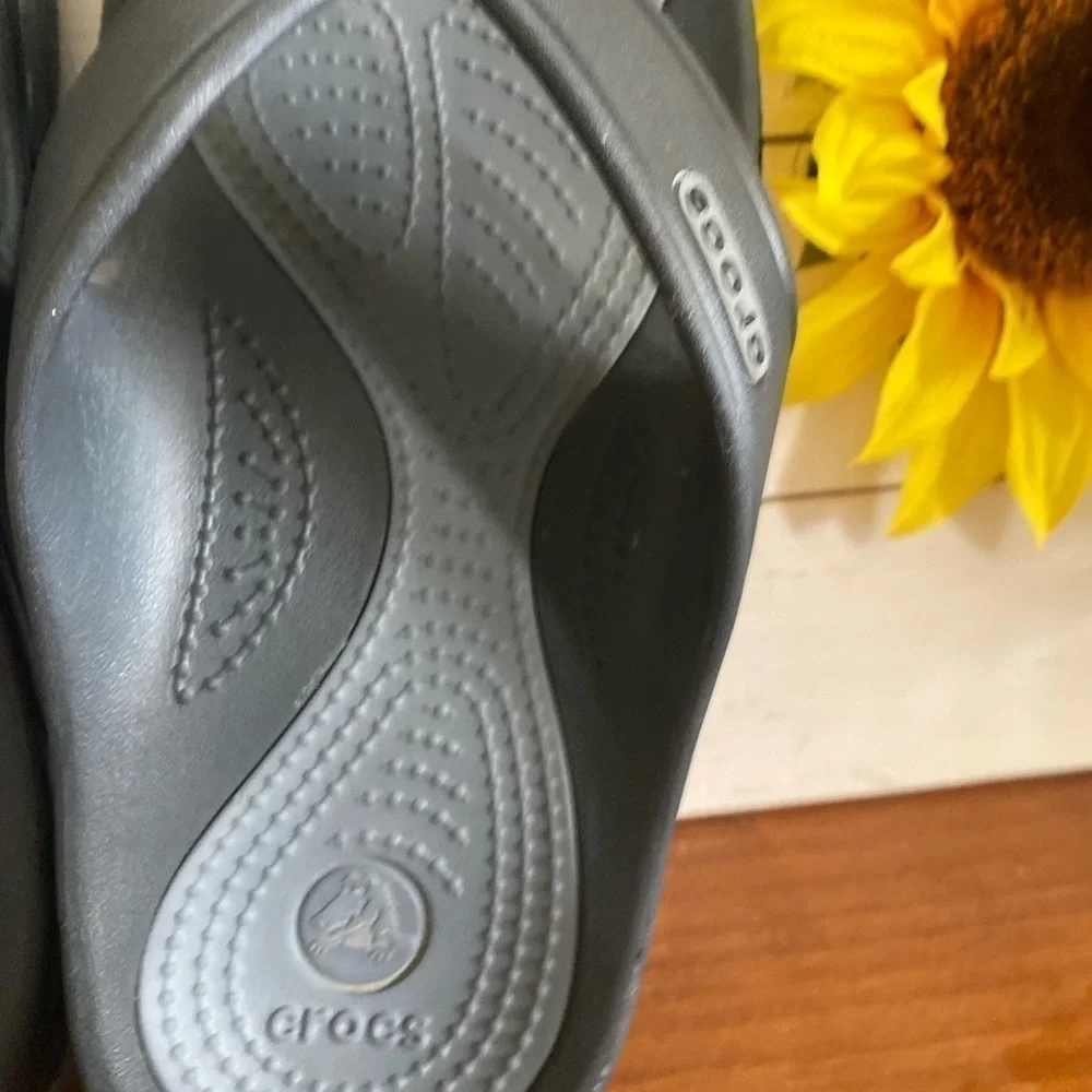 Crocs m8 w10 unisex grey two tone sandals